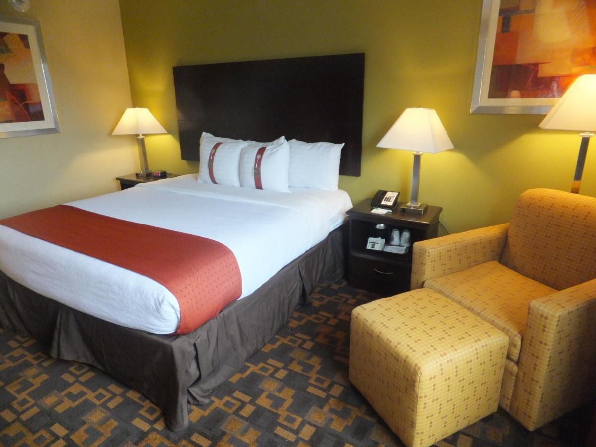 Holiday Inn Mount Prospect-Chicago Room photo